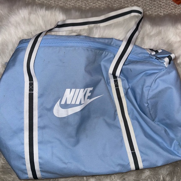 Nike Gym or Overnight Bag - Picture 1 of 4
